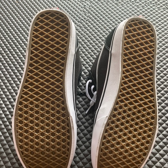 Vans - Picture 3 of 4